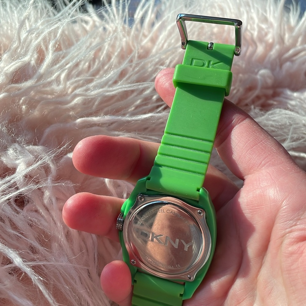 Vintage Bright green DKNY watch Brand new never been used - Picture 17 of 17